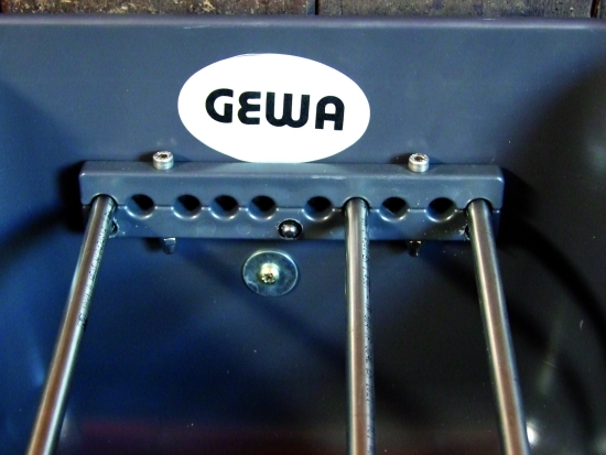 GEWA veulenvoertrog 8l met verstelbare RVS peilers